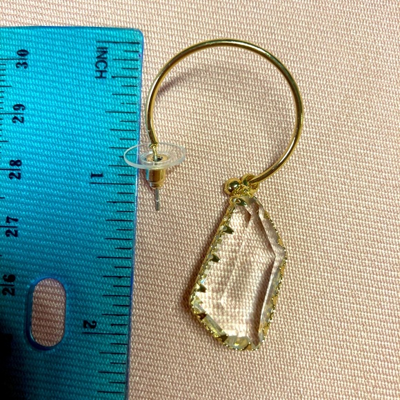 ๐ Transparent Crystals Drop Earrings - Picture 4 of 4